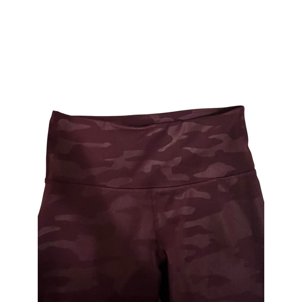 Old Navy, elevate leggings, dark maroon cameo 7/8 size medium petite - Picture 3 of 5